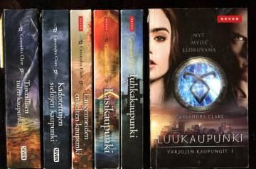 Varjojen kaupungit 1-6