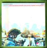 Punaisia vesikasveja lammen pinnalla mutta järistys tapahtui meren pohjassa