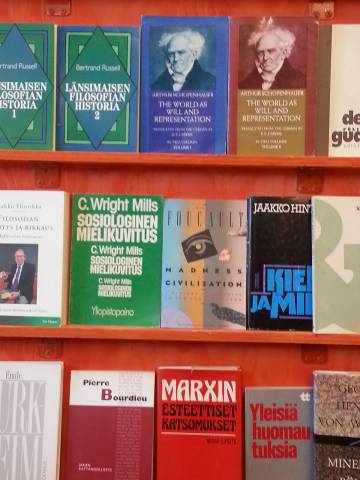 FILOSOFIAA, BUDDHALAISUUTTA JA MUUTAMA MUU KIRJA