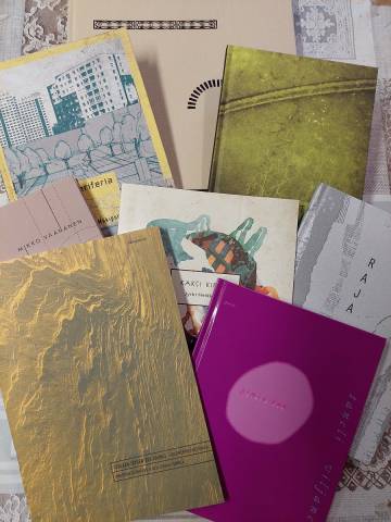 POESIAA JÄLLEEN MYYNNISSÄ