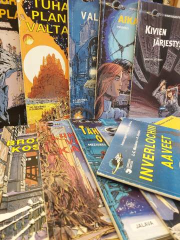 AVARUUSAGENTTI VALERIAN SEIKKAILEE